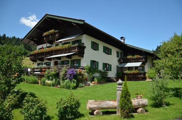 Haus Lindeneck - Erika Schwentner Appartement Kössen Buitenkant foto